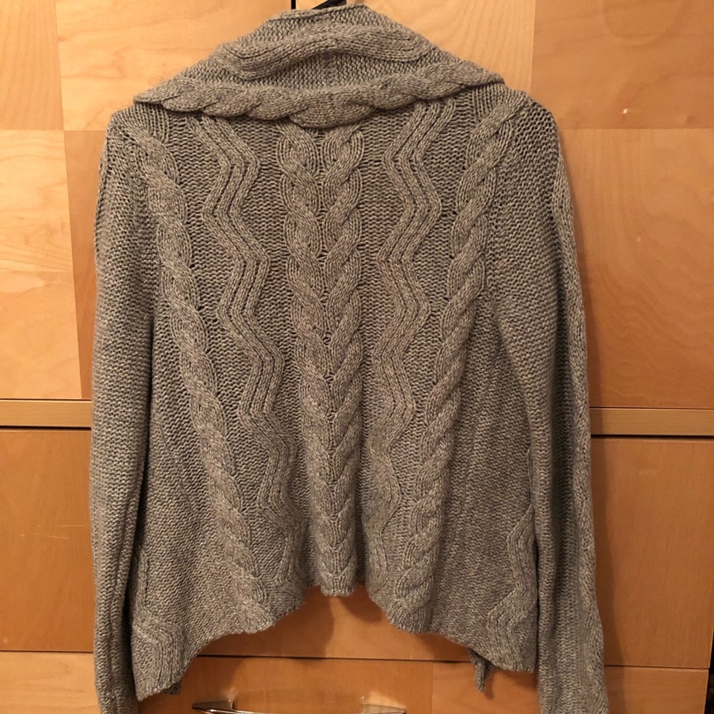 💚‼️Banana Republic Grey Cable Knit Cardigan - Picture 3 of 4